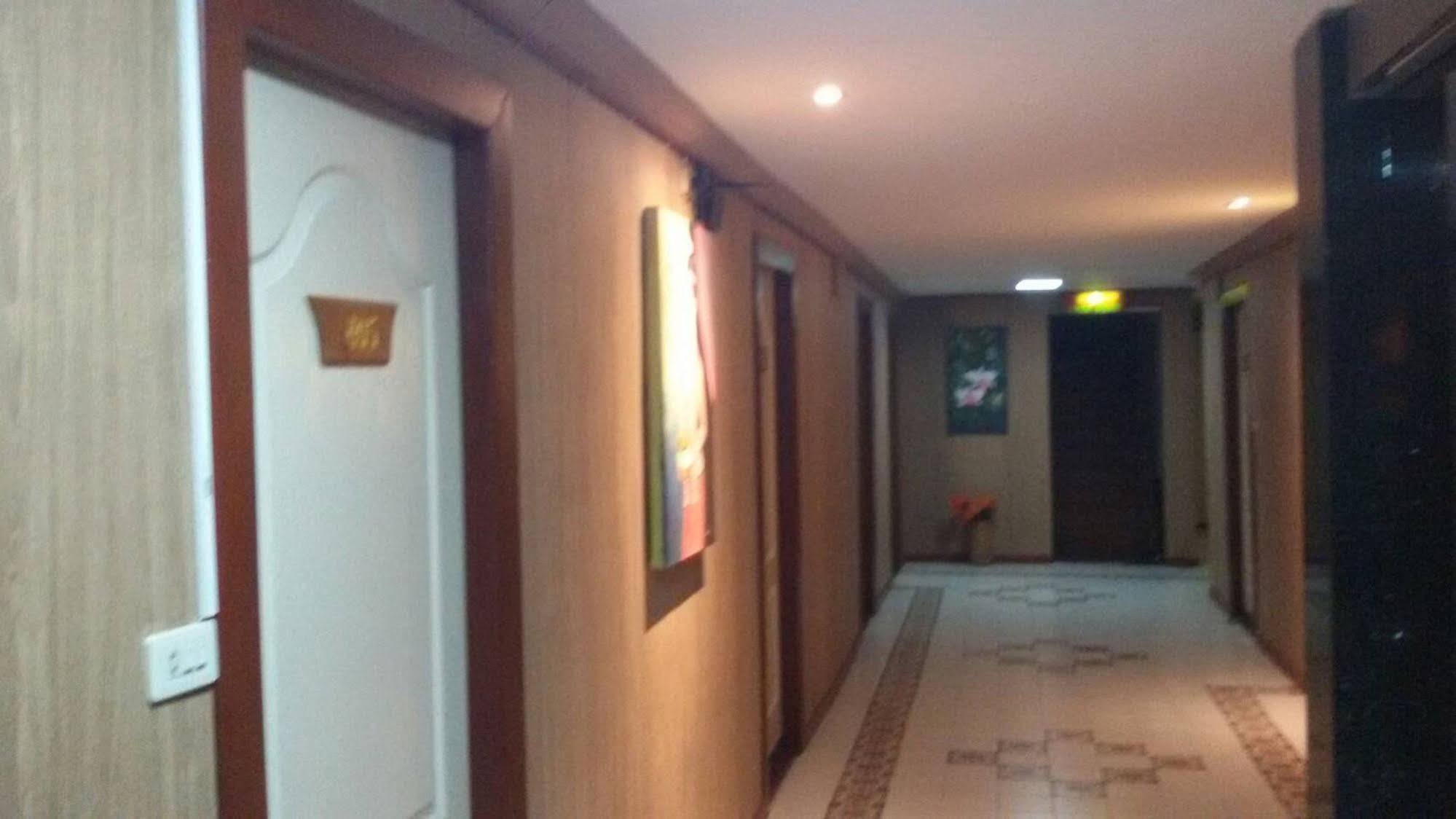 Hotel Centro Cnx Chiang Mai Exterior foto