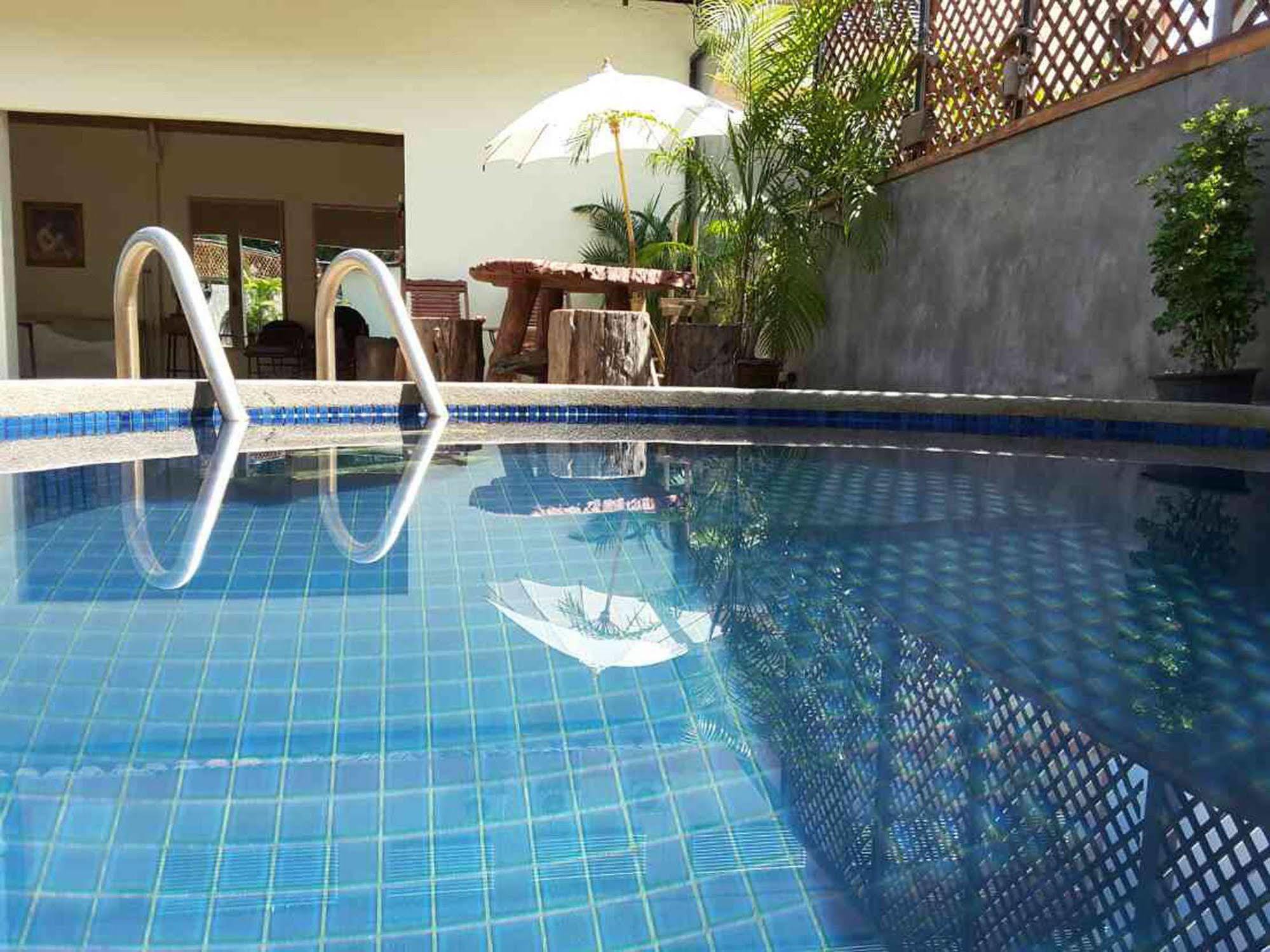 Hotel Centro Cnx Chiang Mai Exterior foto