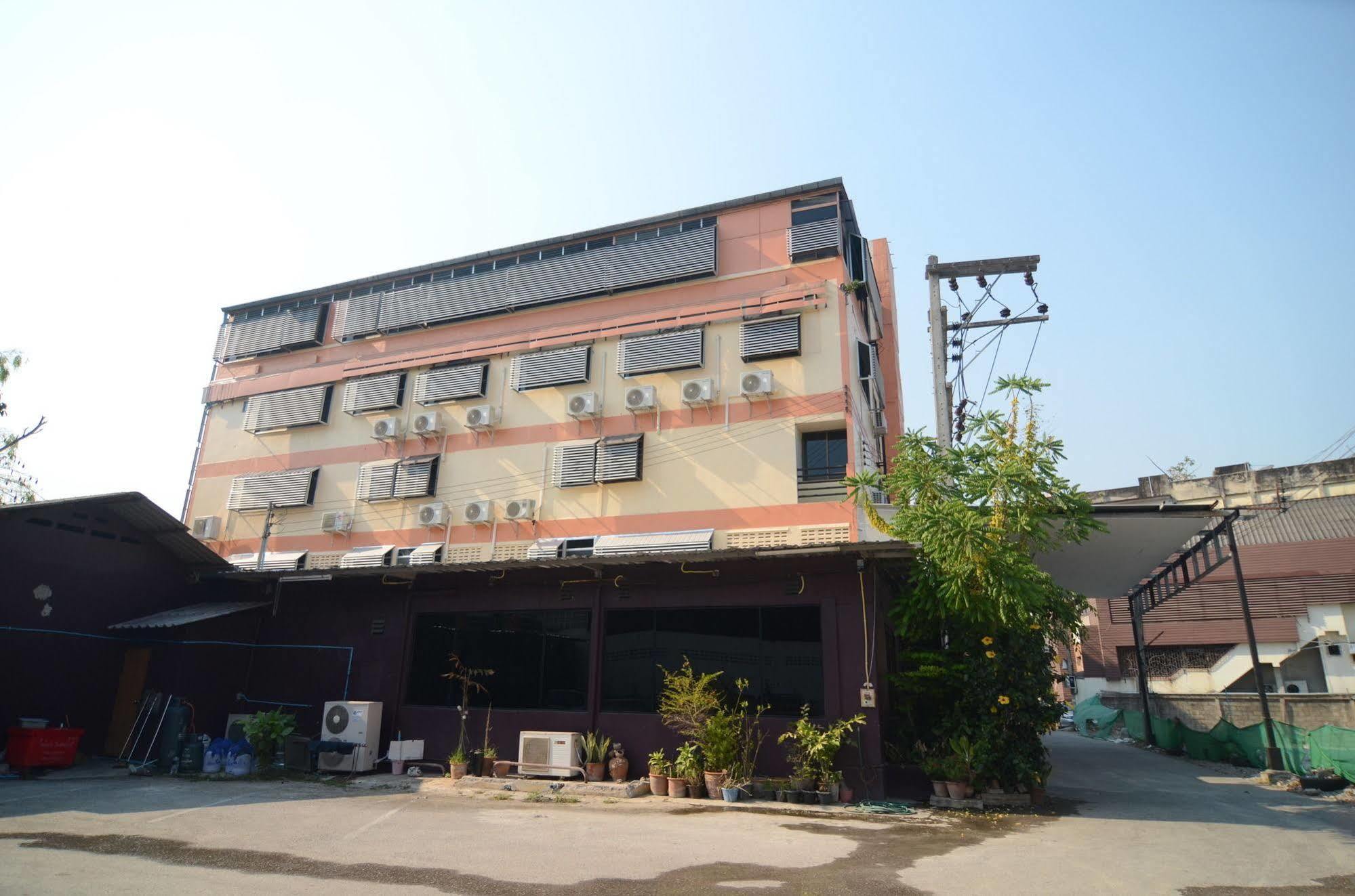 Hotel Centro Cnx Chiang Mai Exterior foto
